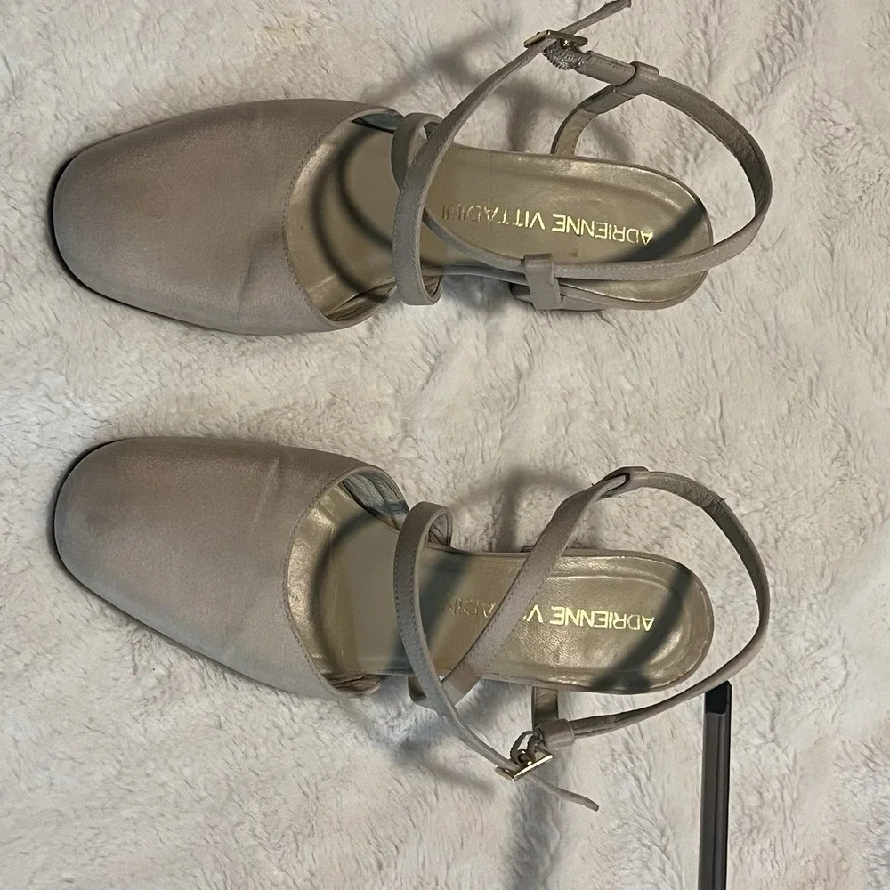 Adrienne Vittadini Classic Tan, Closed Toe‎ Heel And Ankle Strap Size 5M